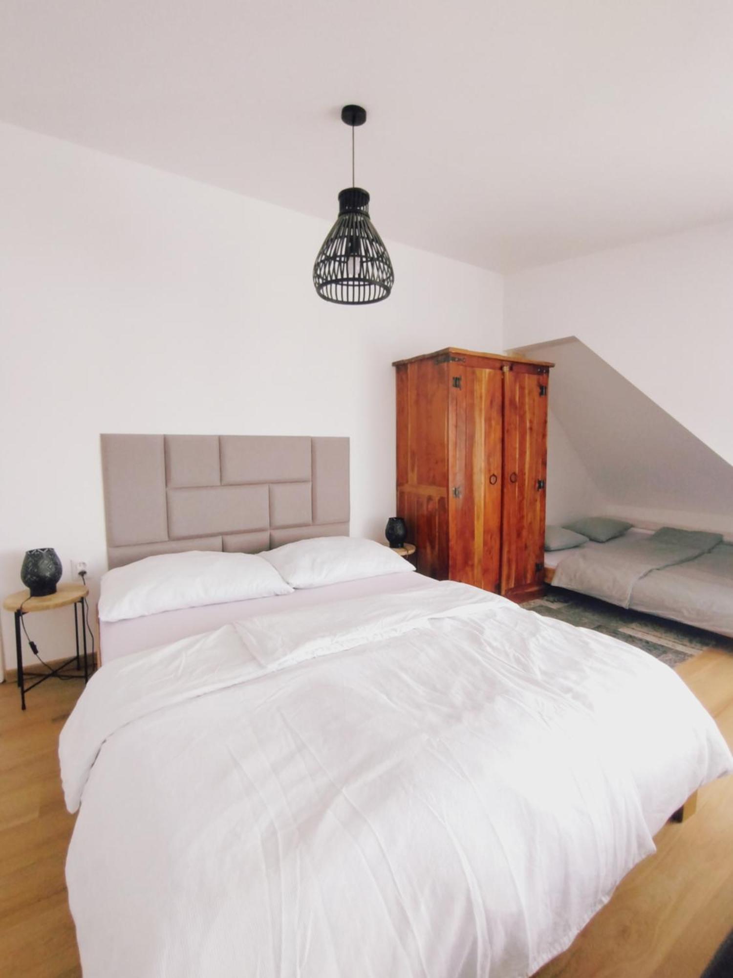 Attic Apartment Catnip Братислава Екстер'єр фото